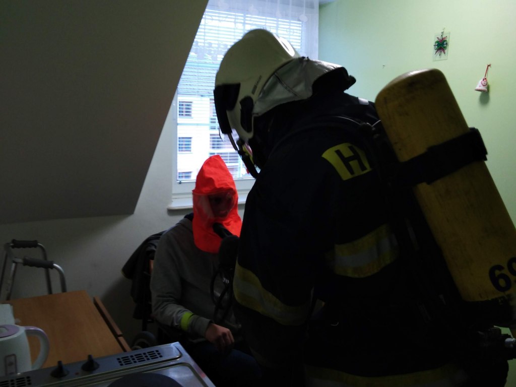 Figuranti při zásahu HZS na DKS 6