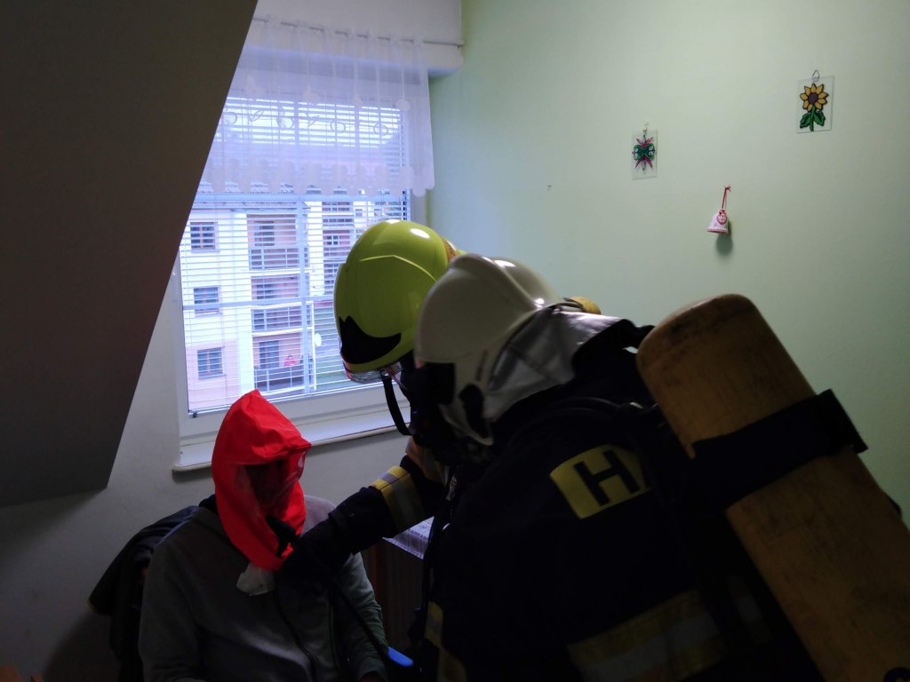Figuranti při zásahu HZS na DKS 7