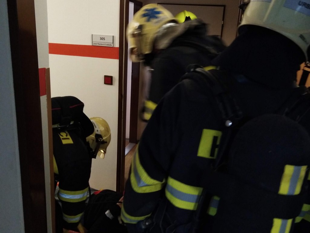 Figuranti při zásahu HZS na DKS 12