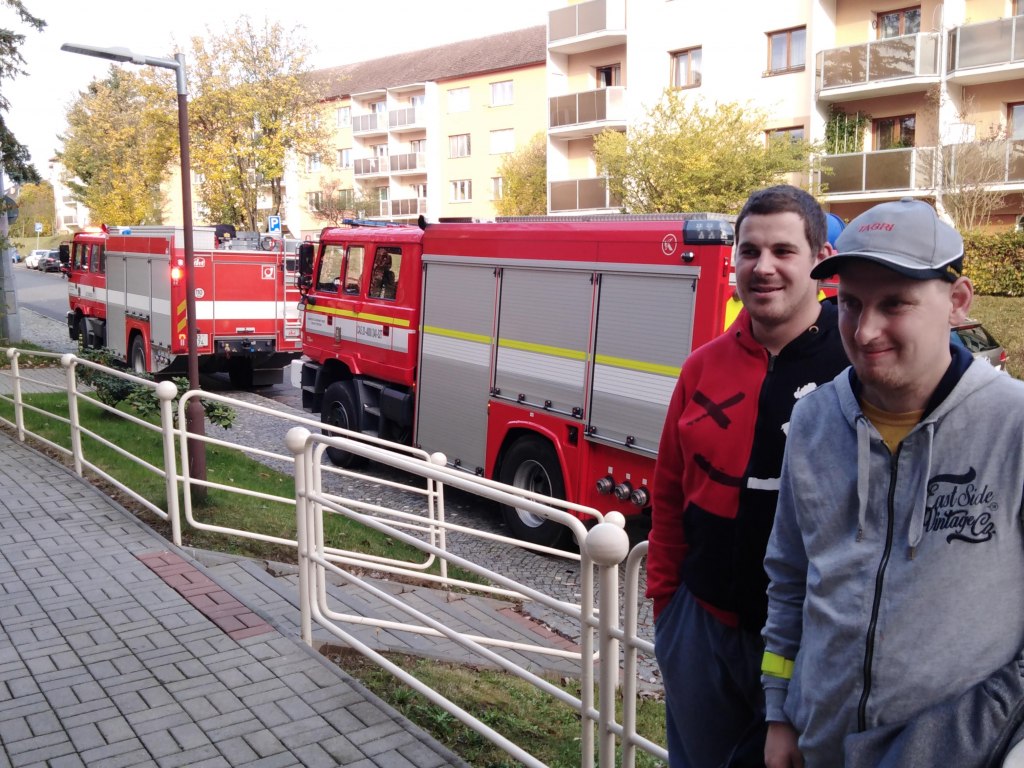 Figuranti při zásahu HZS na DKS 18