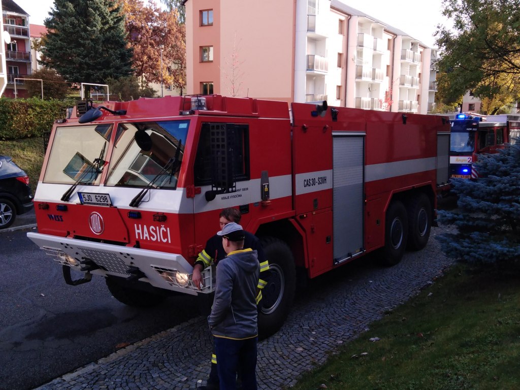 Figuranti při zásahu HZS na DKS 19